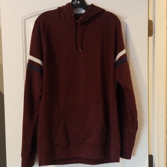 Other - Mens maroon hoodie